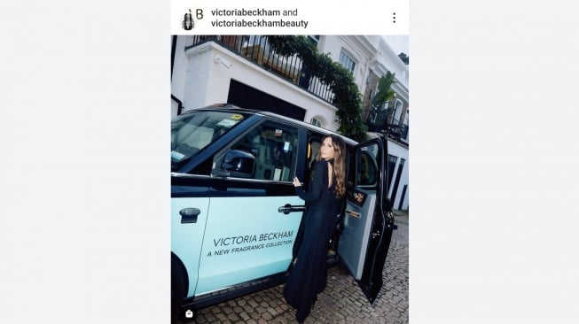 Victoria Beckham bersama London Cab istimewa bertuliskan namanya [screenshot Instagram]