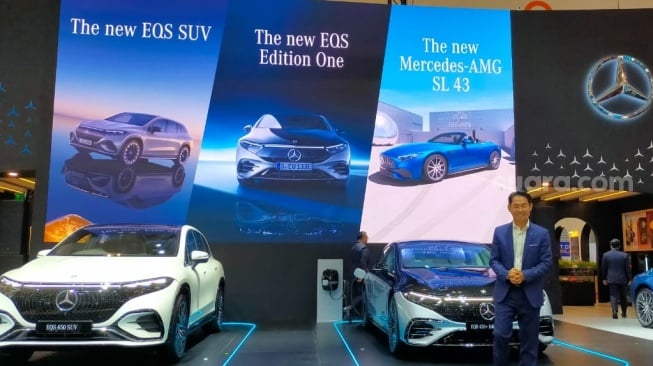 Choi Duk Jun, President Director PT Mercedes-Benz Distribution Indonesia dalam opening speech peluncuran dua mobil listrik Mercedes-EQ dan satu produk performa tinggi AMG [Musikpedia/CNR ukirsari].