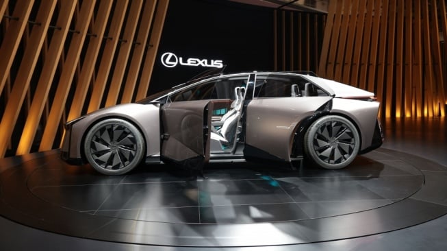 Lexus LF-ZC menjadi simbol perjalanan elektrifikasi Lexus  [JMS Press Room/Lexus].