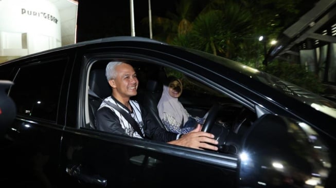 Ganjar Pranowo resmi pensiun dari jabatannya sebagai Gubernur Jawa Tengah, Selasa (5/9/2023). Ganjar dan keluarga pun langsung meninggalkan rumah dinasnya. [Istimewa]