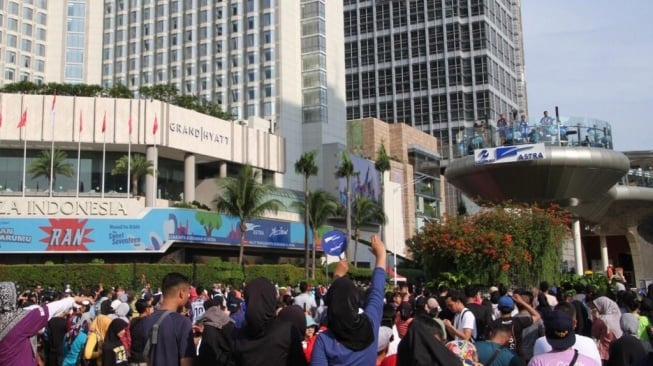 Suasana Car Free Day masyarakat Jakarta diiringi penampilan dari RAN di Halte Transjakarta Bundaran HI Astra (3/12/2023) [Astra]
