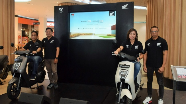 Silakan menuju lokasi test ride di salah satu mall terkenal Jakarta untuk mencoba Test ride  Honda EM 1 e: [PT Wahana Makmur Sejati]